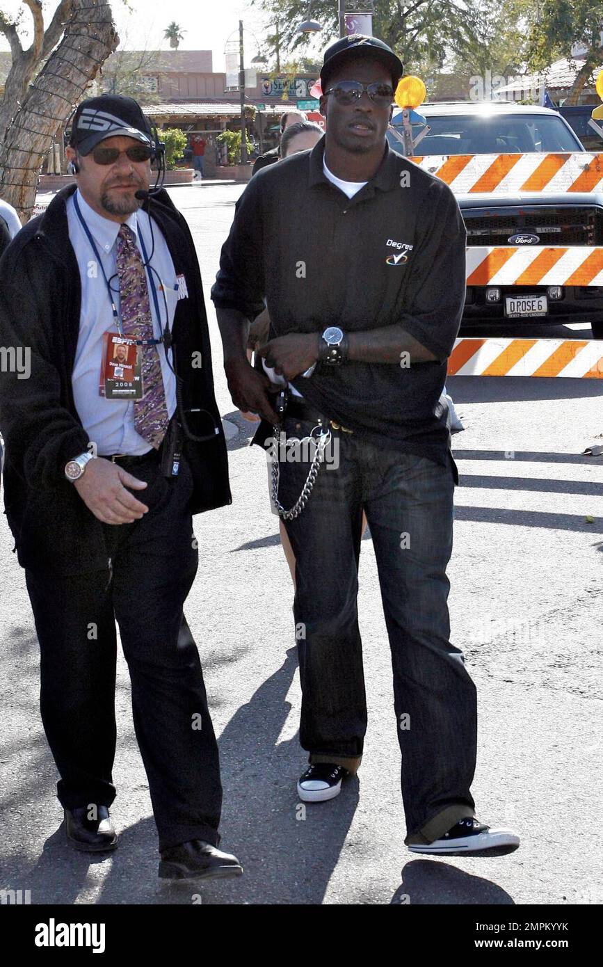 Chad Johnson arriva per essere intervistato su ESPN. Scottsdale, Arizona. 1/30/08. Foto Stock