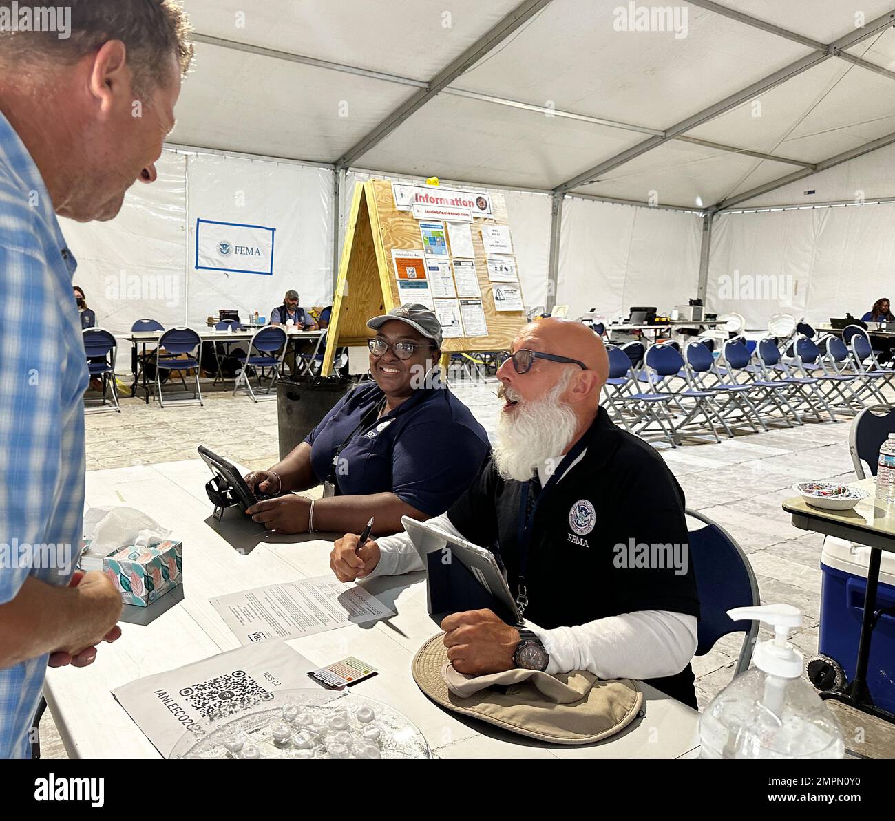 Fort Myers Beach, Florida, Stati Uniti--11/05/22--Un FEMA-state Disaster Recovery Center apre a Fort Myers Beach. Le operazioni di recupero continuano dopo che l'uragano Ian ha colpito l'area il 28 settembre. Jocelyn Augustino/FEMA Foto Stock