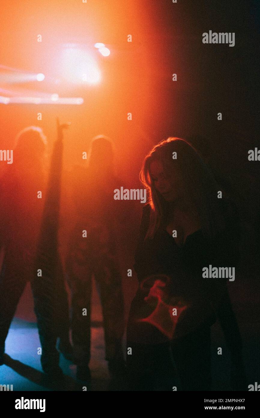 Danza illuminata da bagliori immagini e fotografie stock ad alta  risoluzione - Alamy