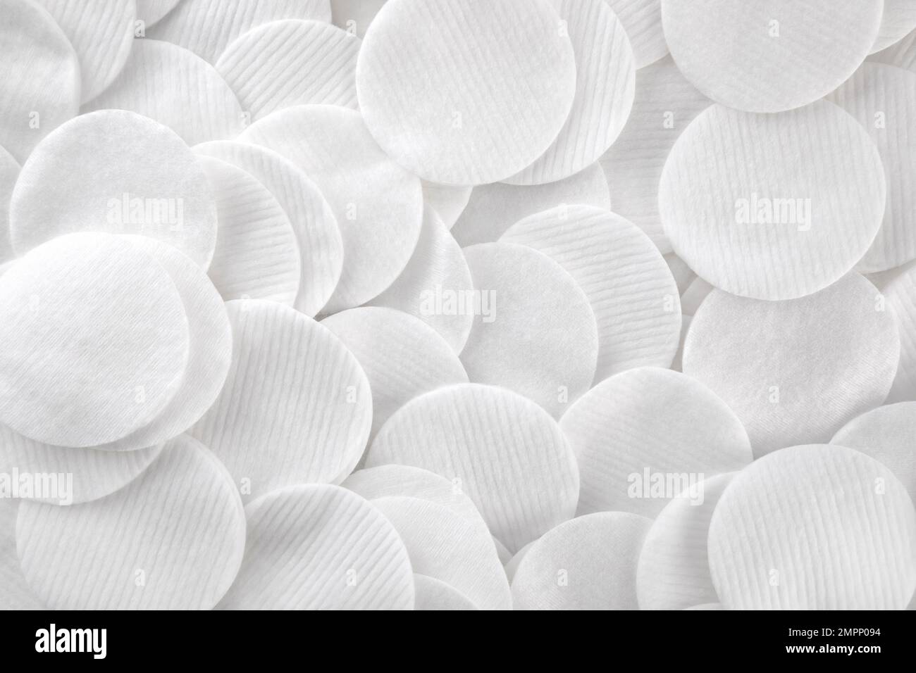 Pila di tamponi in cotone bianco per la cura personale Foto Stock