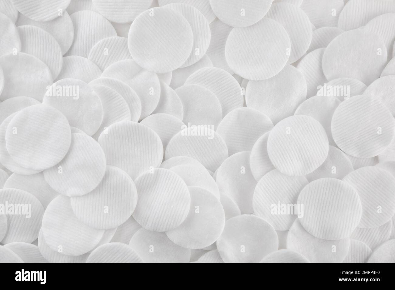 Pila di tamponi in cotone bianco per la cura personale Foto Stock