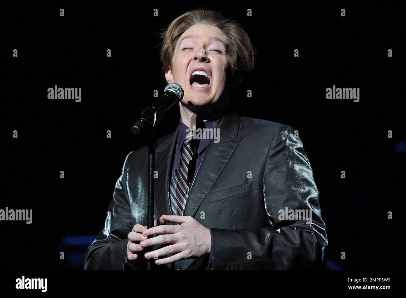Clay Aiken si esibisce dal vivo in concerto presso il Durham Performing Arts Center. Durham, North Carolina. 29th novembre 2012. Foto Stock