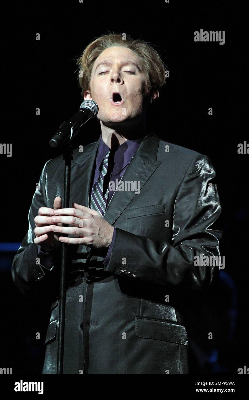 Clay Aiken si esibisce dal vivo in concerto presso il Durham Performing Arts Center. Durham, North Carolina. 29th novembre 2012. Foto Stock