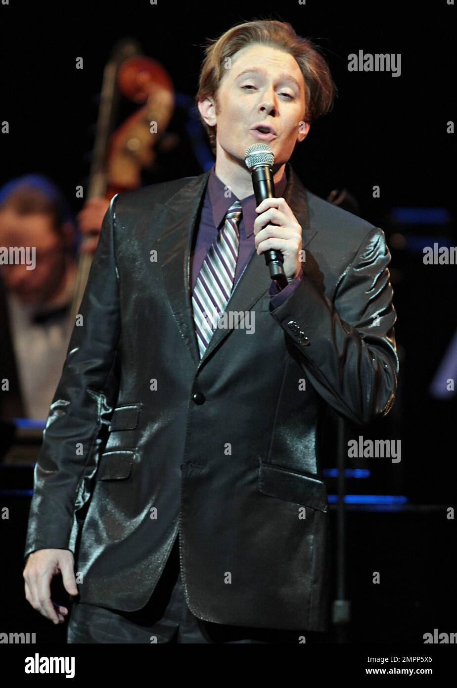 Clay Aiken si esibisce dal vivo in concerto presso il Durham Performing Arts Center. Durham, North Carolina. 29th novembre 2012. Foto Stock