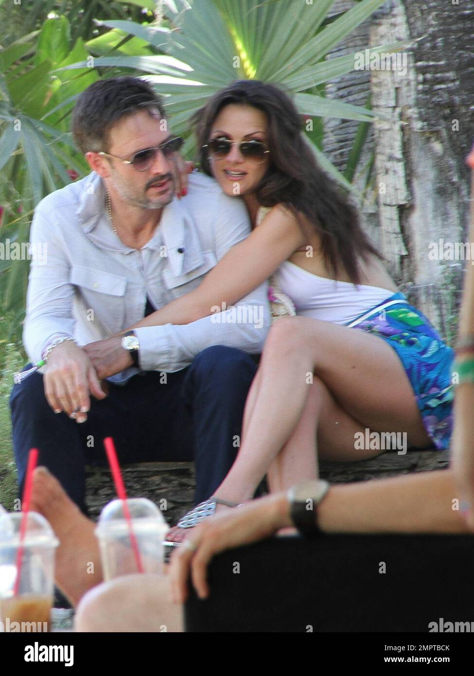 Nonostante l'annuncio della loro separazione il mese scorso, David Arquette e Ladylove Christina McLarty sono stati avvistati diventando piuttosto accogliente al Coachella Music Festival 2012. Potrebbe essere possibile che la coppia sia tornata insieme o forse semplicemente appendere fuori per il festival musicale? Indio, California. 21st aprile 2012. Foto Stock