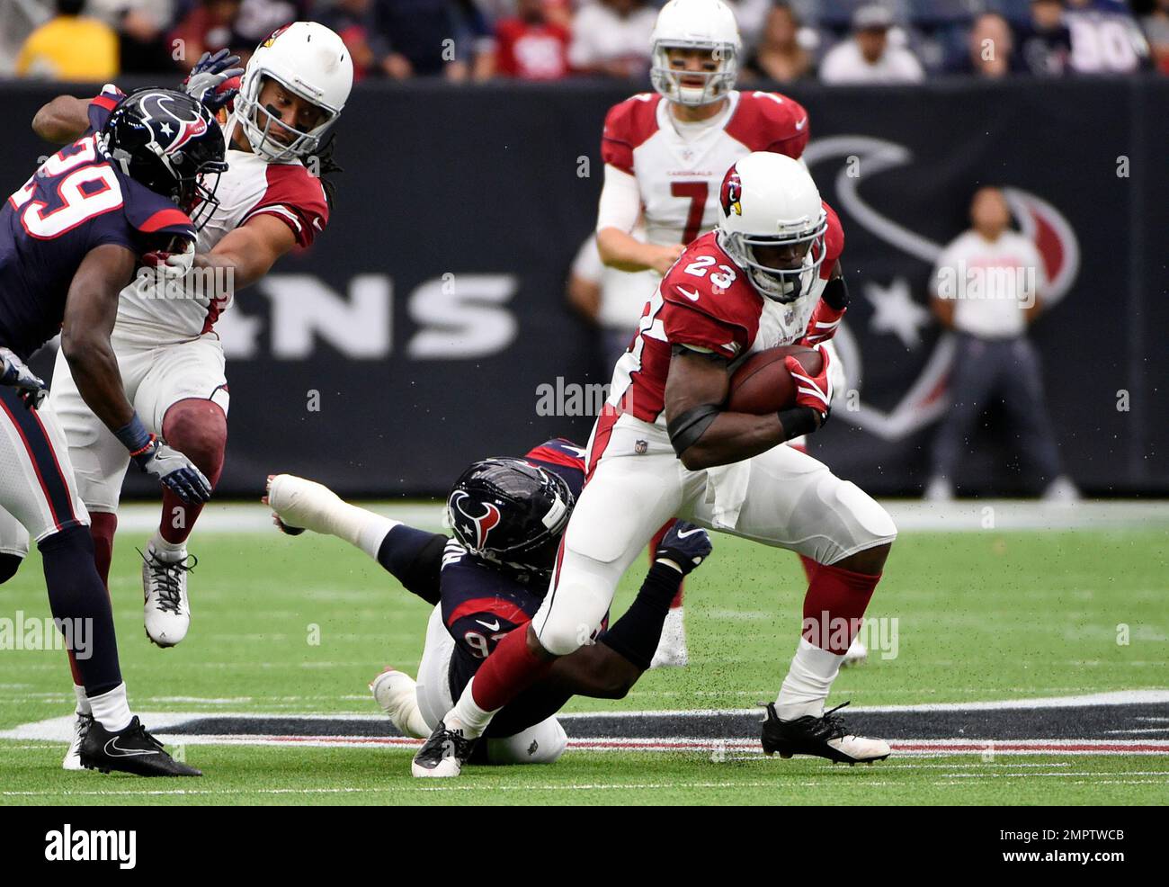 Arizona Cardinals running back Adrian Peterson (23) runs against the Houston Texans during the second half of an NFL football game Sunday, Nov. 19, 2017, in Houston. (AP Photo/Eric Christian Smith) Foto Stock