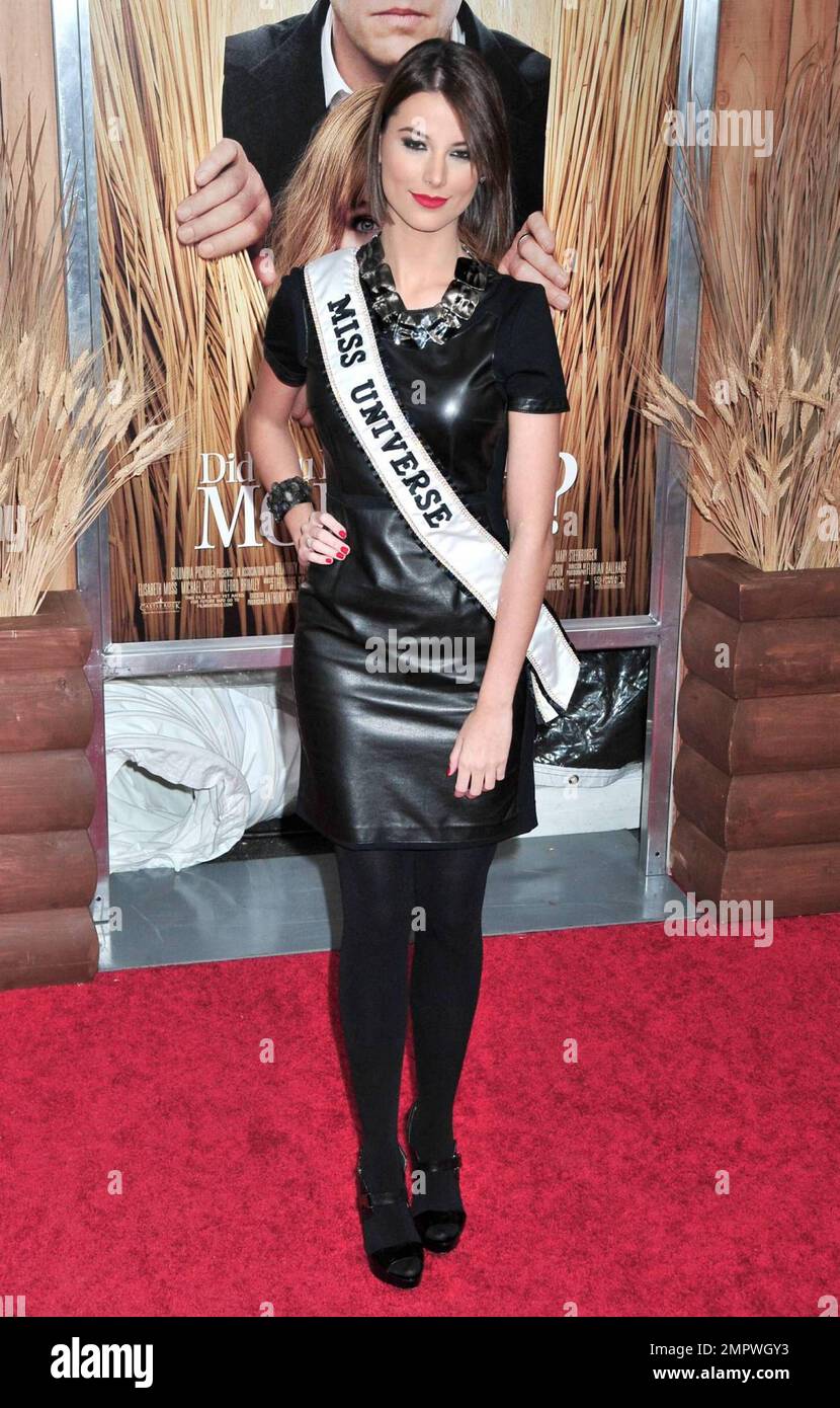 Miss Universe Stefania Hernandez alla prima di New York di 'Hai sentito  parlare dei Morgan?' Al Teatro Ziegfeld di New York, 12/14/09 Foto stock -  Alamy