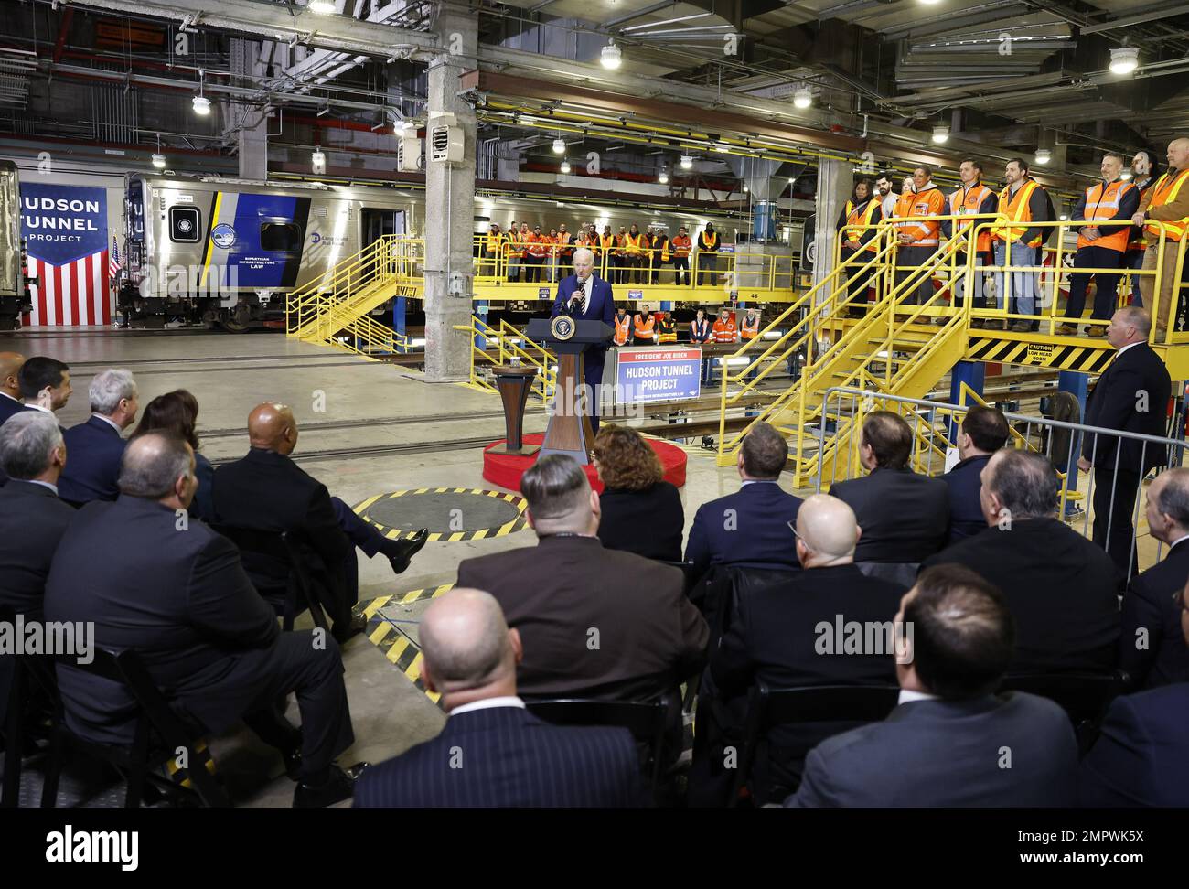 New York, Stati Uniti. 30th Jan, 2023. Il presidente Joe Biden consegna le sue osservazioni al cantiere ferroviario Hudson Yards martedì 31 gennaio 2023 a New York City. Il Presidente ha parlato del finanziamento della legge sulle infrastrutture e del progetto sul fiume Hudson che migliorerà l'affidabilità per i 200.000 viaggi passeggeri per settimana su Amtrak e New Jersey Transit. Foto di John Angelillo/UPI Credit: UPI/Alamy Live News Foto Stock