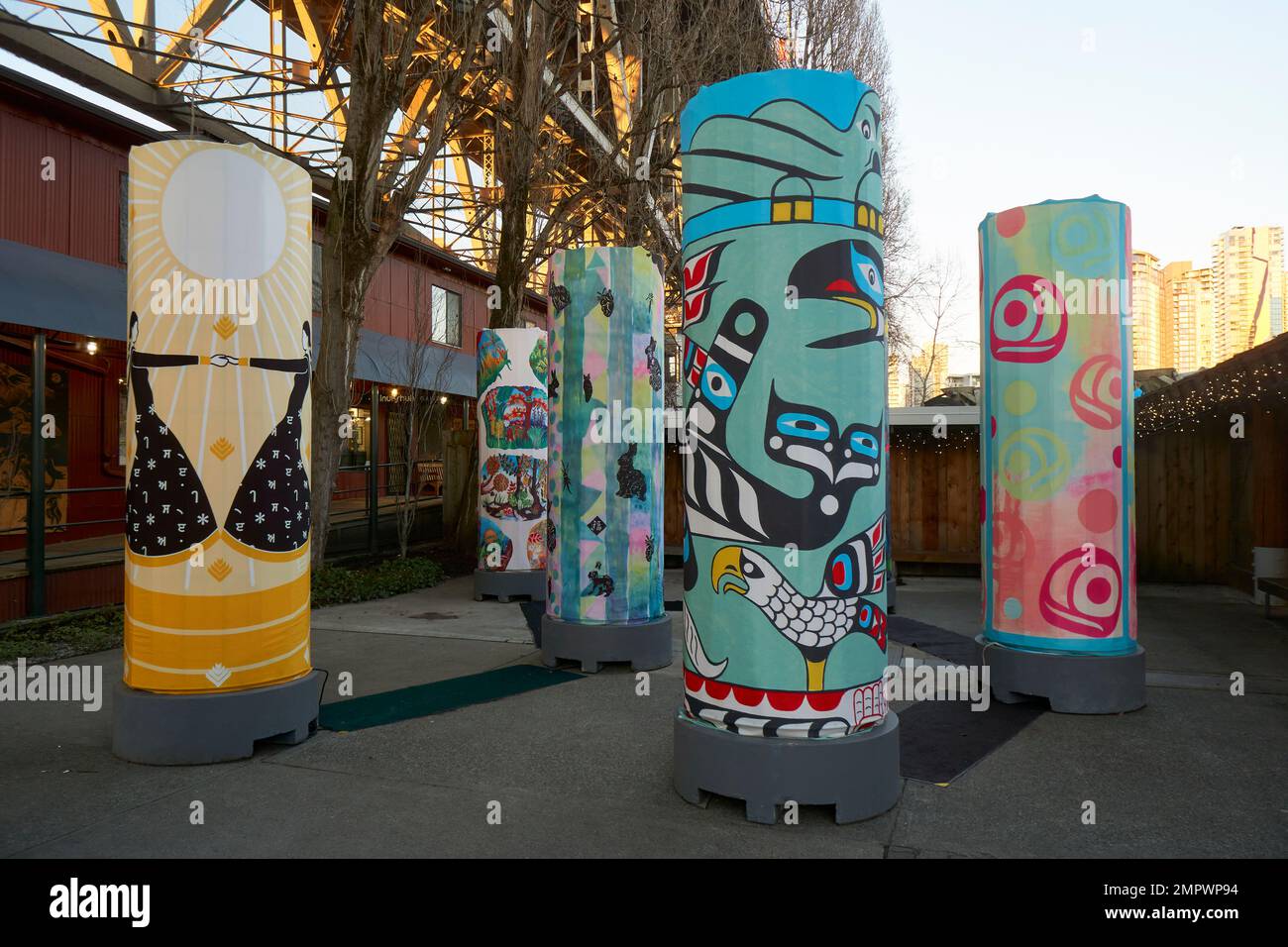 The Lantern City, installazione lanterna d'arte su larga scala che segna l'anno nuovo lunare 2023, Ocean Art Works, Granville Island, Vancouver, BC, Canada Foto Stock