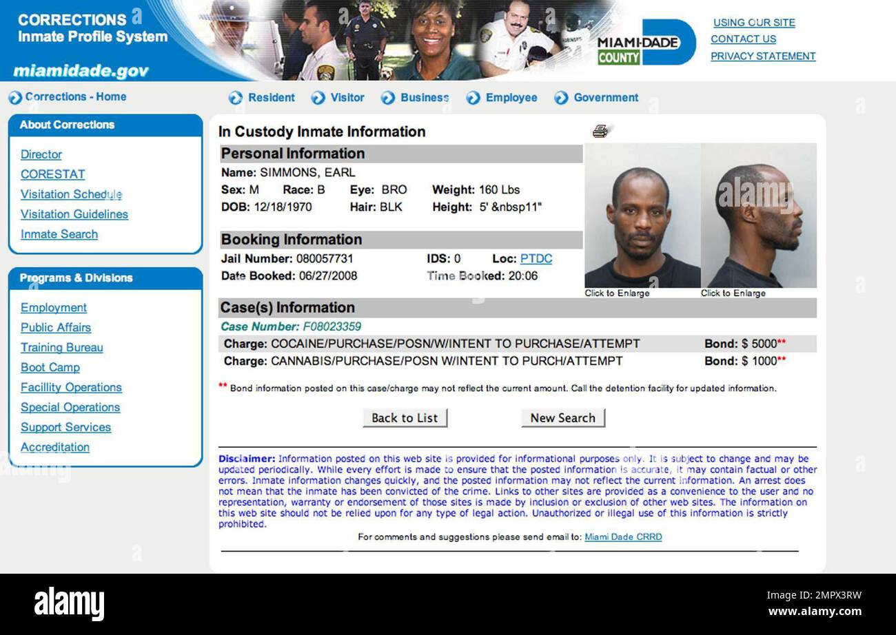 Rapper DMX (vero nome Earl Simmons) è stato arrestato di nuovo! Secondo le correzioni della contea di Dade di Miami, DMX è stato arrestato e accusato di cercare di acquistare cocaina e marijuana. Bond è fissato a $5000 per la tassa di cocaina e $1000 per la tassa di marijuana. DMX è stato anche arrestato a maggio per aver guidato troppo velocemente su un'autostrada Arizona e fu accusato di correre su un'autostrada, di guidare in modo sconsiderato, di mettere in pericolo due volte, di correre in tre volte di velocità criminale e di guidare su una patente sospesa. È stato catturato da telecamere fisse che viaggiavano oltre 100mph ore in tre momenti diversi Foto Stock