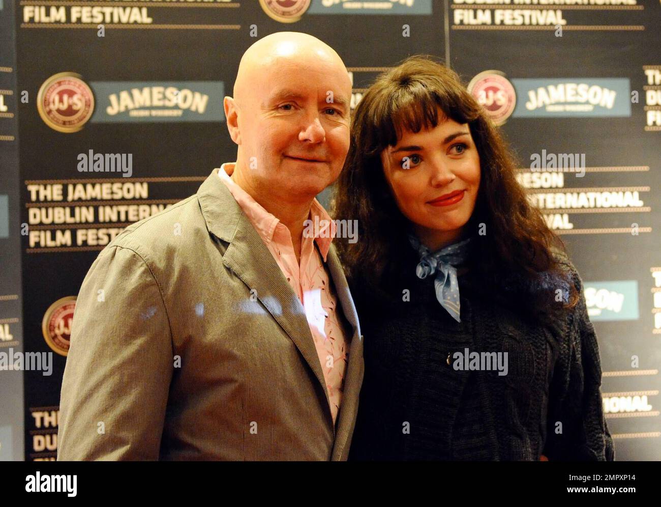 L'autore Irvine Welsh e sua moglie Beth Quinn partecipano all'apertura del Jameson Dublin International Film Festival al Savoy Cinema di Dublino, Irlanda. 2/12/09. Foto Stock