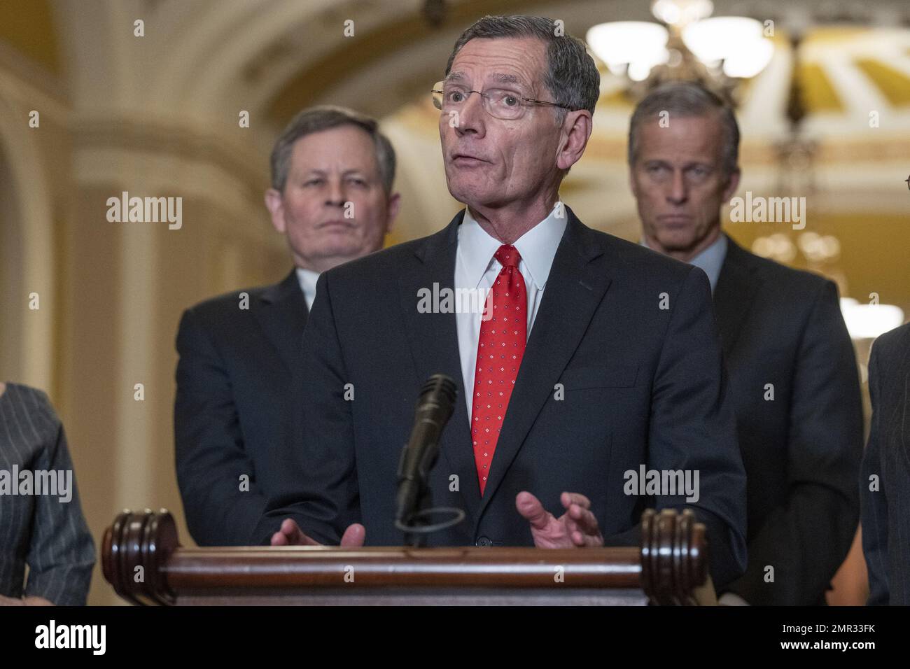 Washington, Stati Uniti. 31st Jan, 2023. STATI UNITI Il Sen. John Barrasso R-WY., parla ai giornalisti dopo il pranzo di politica repubblicana agli Stati Uniti Capitol, a Washington, DC Martedì, 31 gennaio 2023. Foto di Ken Cedeno/UPI Credit: UPI/Alamy Live News Foto Stock