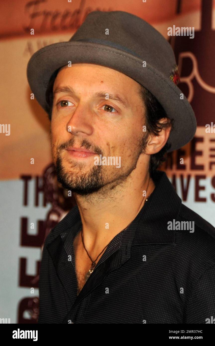 Il cantante Jason Mraz al Freedom Awards 2010 che celebra gli sforzi delle persone che lottano per sradicare la tratta di esseri umani e la schiavitù in tutto il mondo, al Redondo Beach Performing Arts Center di Redondo Beach, California. 11/7/10 Foto Stock