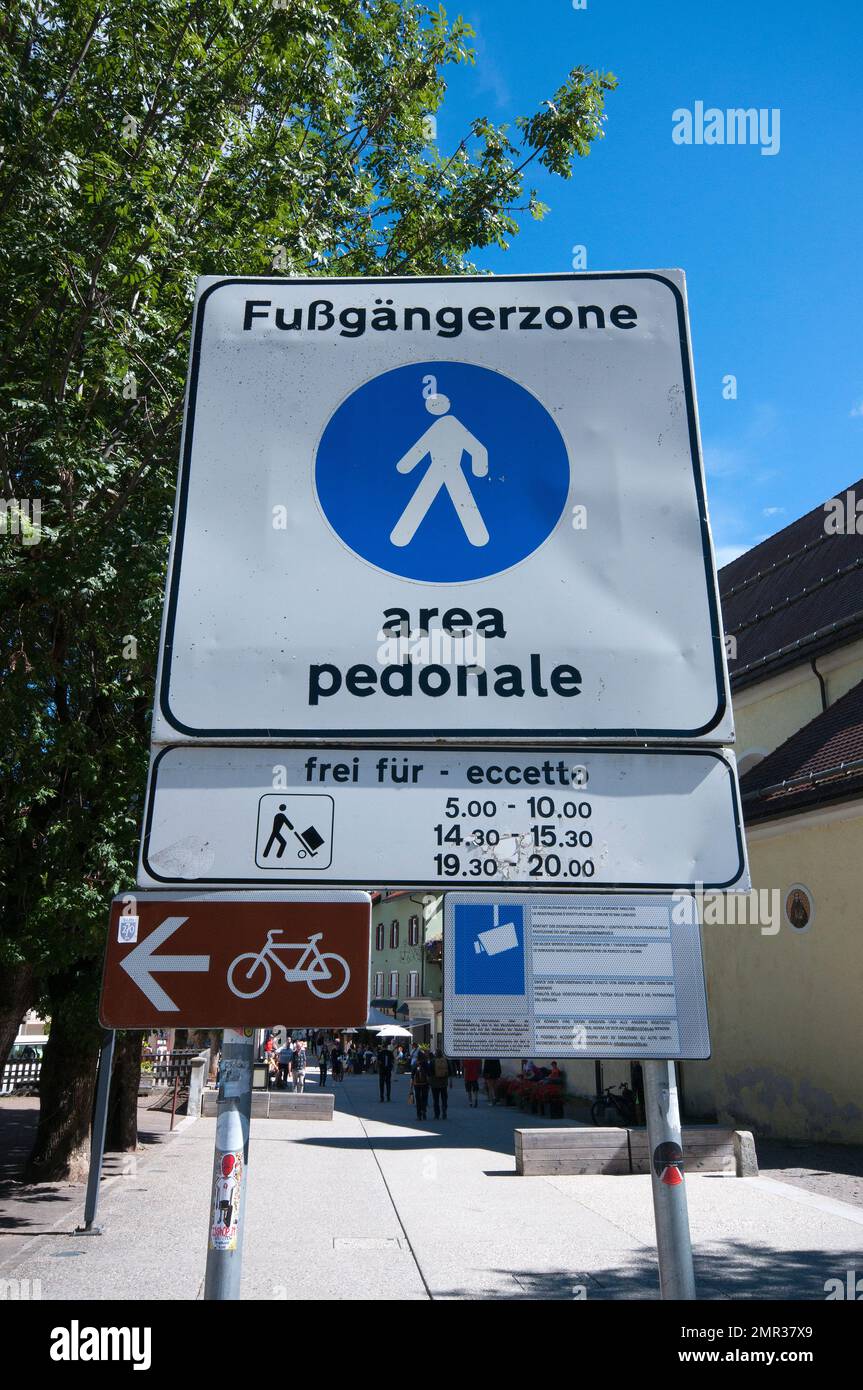 Indicazione zona pedonale a San Candido (Innichen), Val Pusteria, Trentino-Alto Adige, Italia Foto Stock