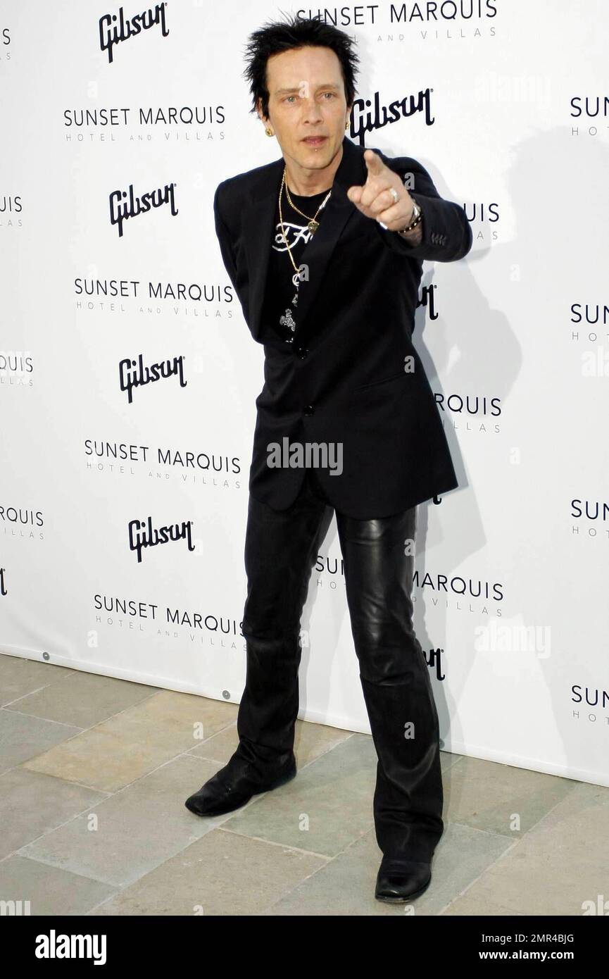 Billy Morrison arriva al Gibson attraverso la mostra fotografica Lens al Sunset Marquis Hotel and Villas. La mostra presenta 70 iconiche foto di rock star e le loro Gibson Guitars, tra cui The Who, Rolling Stones, Sheryl Crow, Prince, Bruce Springsteen, The Edge, Bono, Zakk Wylde, Paul McCartney, Lenny Kravitz, Nirvana, Madonna, Eric Claption, Jimmy Page, Slash e molti altri. Le foto sono state scattate da fotografi famosi tra cui Henry Diltz, Robert Knight, Ross Halfin, Barrie Wentzell, Bob Gruen, Jim Marshall, Neal Preston, David Montgomery, Kevin Westenberg, Paul Slattery An Foto Stock