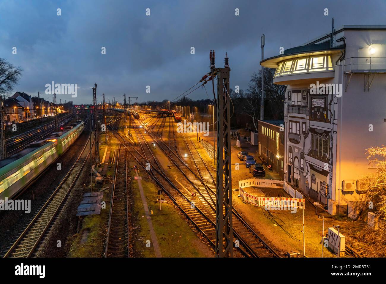 La cassa di segnalazione Deutsche Bahn AG di Mülheim-Styrum controlla il traffico ferroviario su una delle linee ferroviarie più trafficate della Germania, tra Essen e Duisburg; Foto Stock