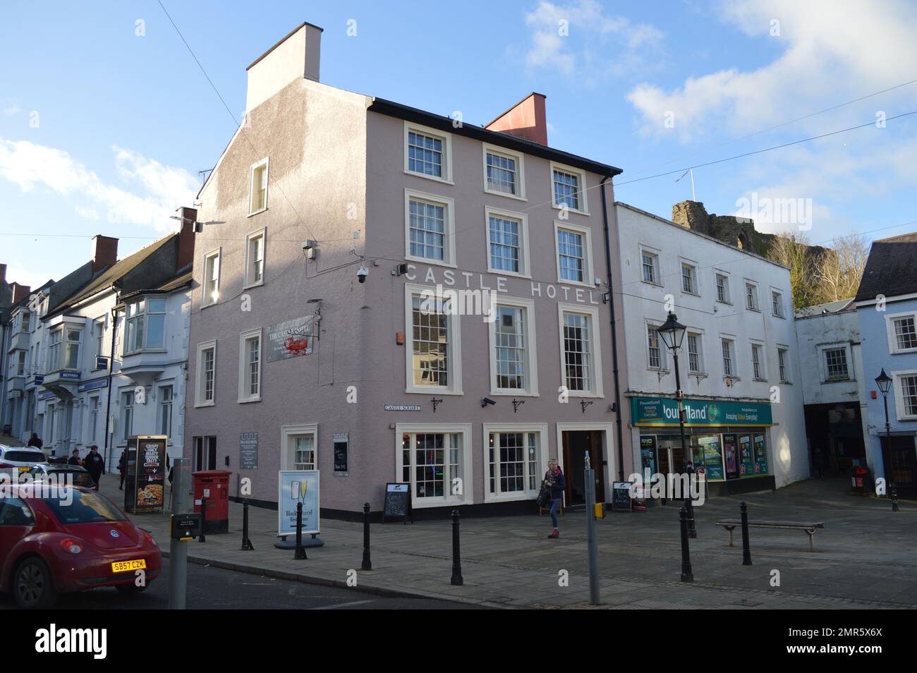 26th gennaio 2023, Haverfordwest, Galles, Regno Unito. Il Castle Hotel nel centro della città Foto Stock