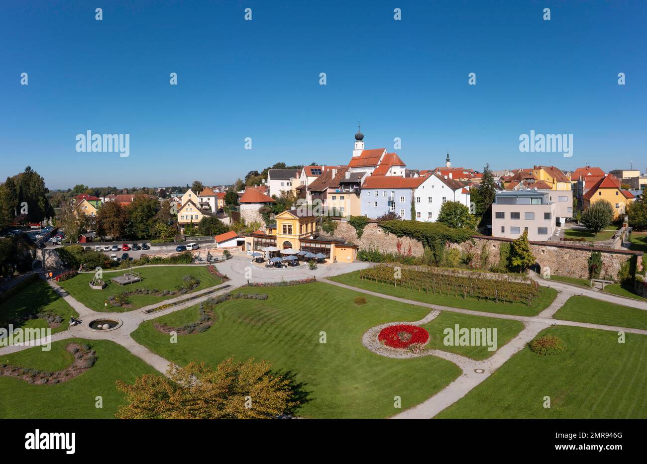 Fucinato, parco, giardino barocco orangery con le mura della città vecchia, Schärding, Innviertel, Austria superiore, Austria, Europa Foto Stock