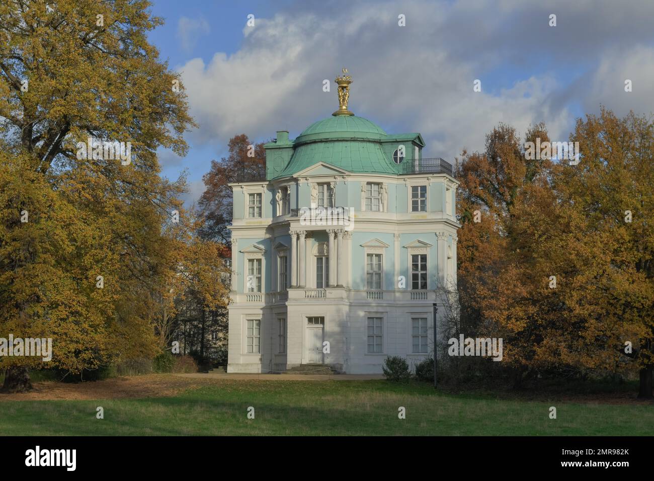 Alberi, Belvedere nel Giardino del Palazzo, Parco del Castello di Charlottenburg, Berlino, Germania, Europa Foto Stock