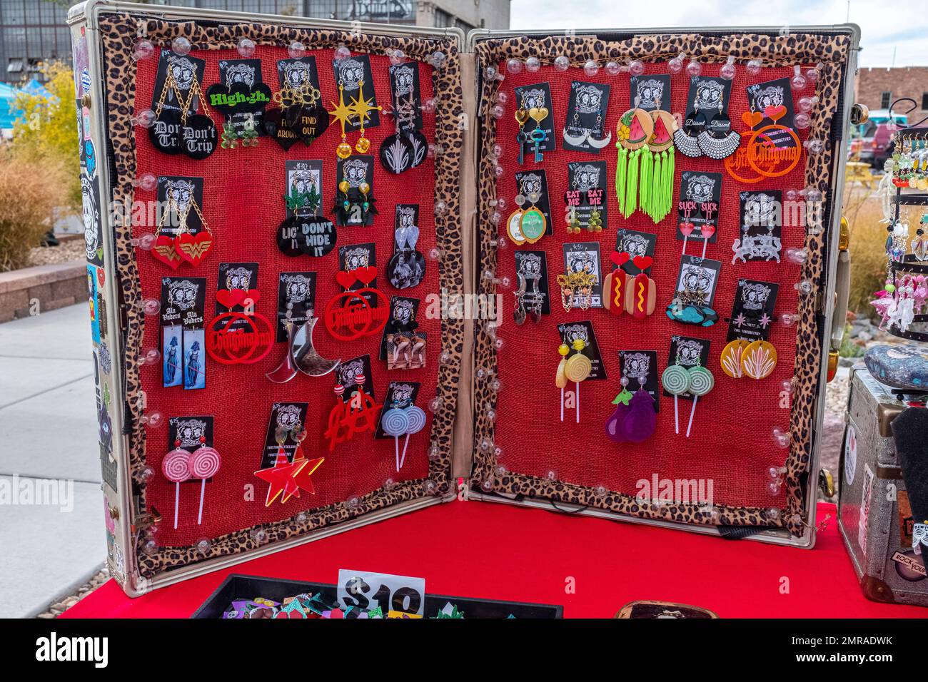 Merce in vendita al mercato ferroviario di Albuquerque, New Mexico Foto Stock