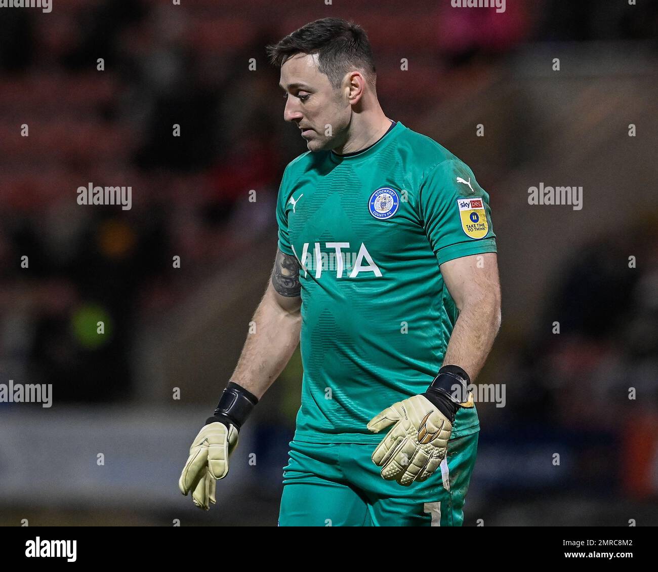 Ben Hinchliffe #1 di Stockport County durante la partita Sky Bet League 2 Crewe Alexandra vs Stockport County all'Alexandra Stadium, Crewe, Regno Unito, 31st gennaio 2023 (Photo by ben Roberts/News Images) a Crewe, Regno Unito il 1/31/2023. (Foto di ben Roberts/News Images/Sipa USA) Foto Stock