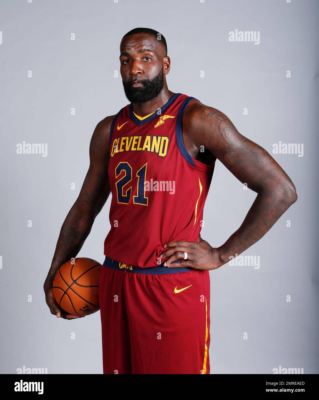 Cleveland Cavaliers' Kendrick Perkins poses for a portrait during the NBA  basketball team media day, Monday, Sept. 25, 2017, in Independence, Ohio.  (AP Photo/Ron Schwane Foto stock - Alamy