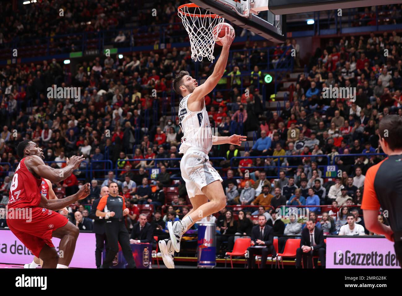 Milano, Italia. 29th Jan, 2023. Italia, Milano, 29 2023 dicembre: Luca conti (guardia Trento) si è piazzato nel 2nd° trimestre durante la partita di basket EA7 Emporio Armani Milano vs Dolomiti energia Trentino, LBA 2022-2023 day17 al Mediolanum Forum (Foto di Fabrizio Andrea Bertani/Pacific Press) Credit: Pacific Press Media Production Corp./Alamy Live News Foto Stock