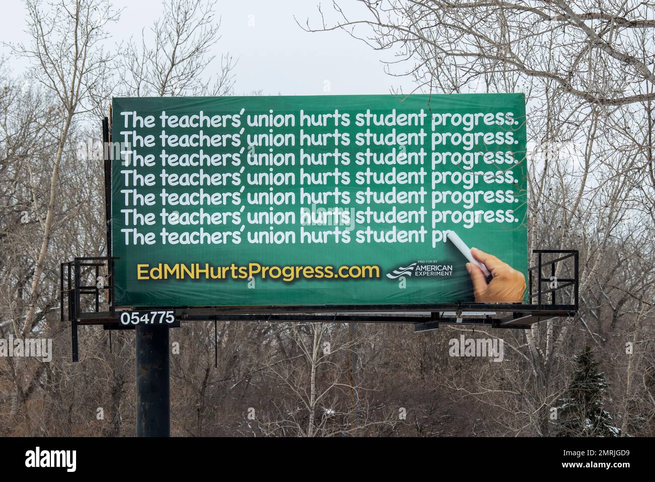 Rapide di Coon, Minnesota. Billboard che dice che il sindacato degli insegnanti danneggia il progresso degli studenti. Foto Stock