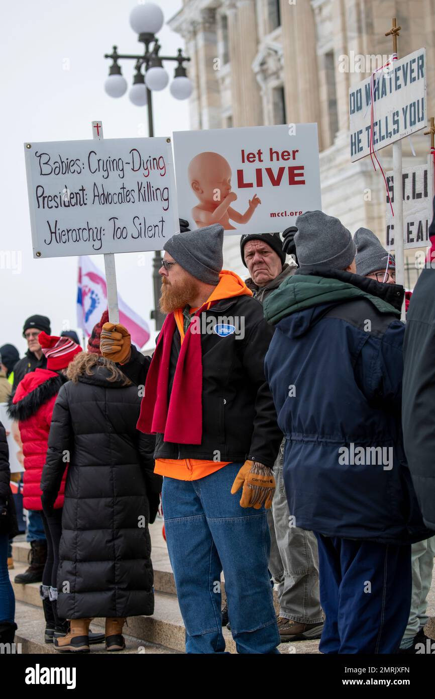 St Paul, Minnesota. Raduno annuale pro life abortire. La marcia MCCL per la vita del 2023 coglie l'occasione per dire ai funzionari eletti che i bambini non nati Foto Stock