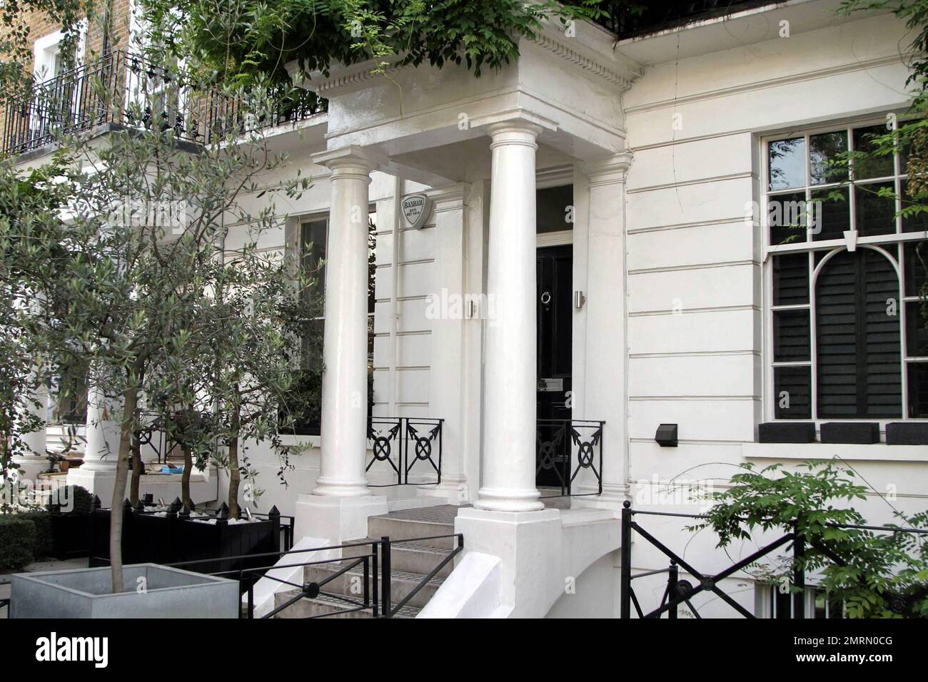 ESCLUSIVO La principessa pop Kylie Minogue ha acquistato questa bella casa storica nel quartiere alla moda di Chelsea a Londra. La casa che dispone di 5 camere da letto 4 bagni e