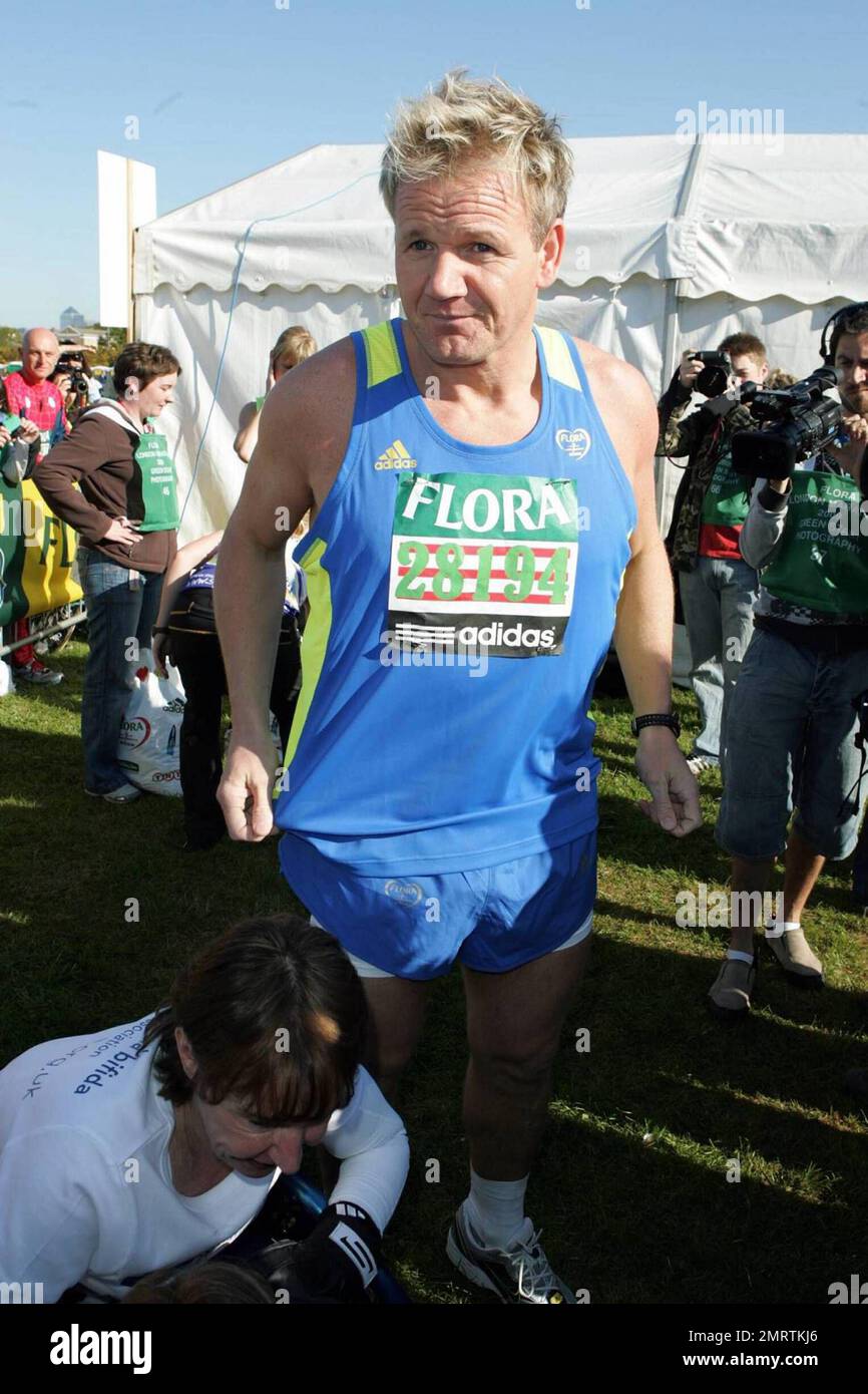 Gordon Ramsay appare prima di correre nella Flora 2009 London Marathon. Londra, Regno Unito. 4/26/09. Foto Stock
