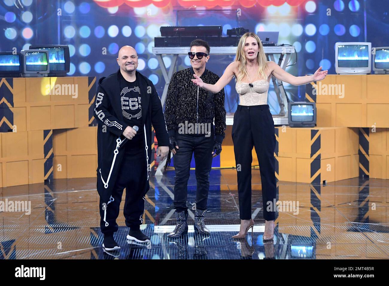 Roma, Italia. 18th Jan, 2023. Roma : Rai Studios ex Caro . Quarta registrazione Boomerissima. Nella foto : Eiffel 65 e Alessia Marcuzzi Credit: Independent Photo Agency/Alamy Live News Foto Stock