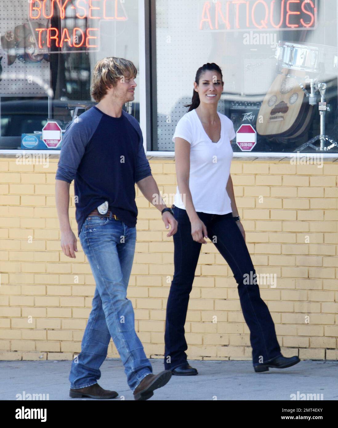 ESCLUSIVO!! Eric Christian Olsen e Daniela Ruah hanno girato un segmento per il primo show televisivo NCIS Los Angeles, LA, CA, 28th agosto 2011. Foto Stock