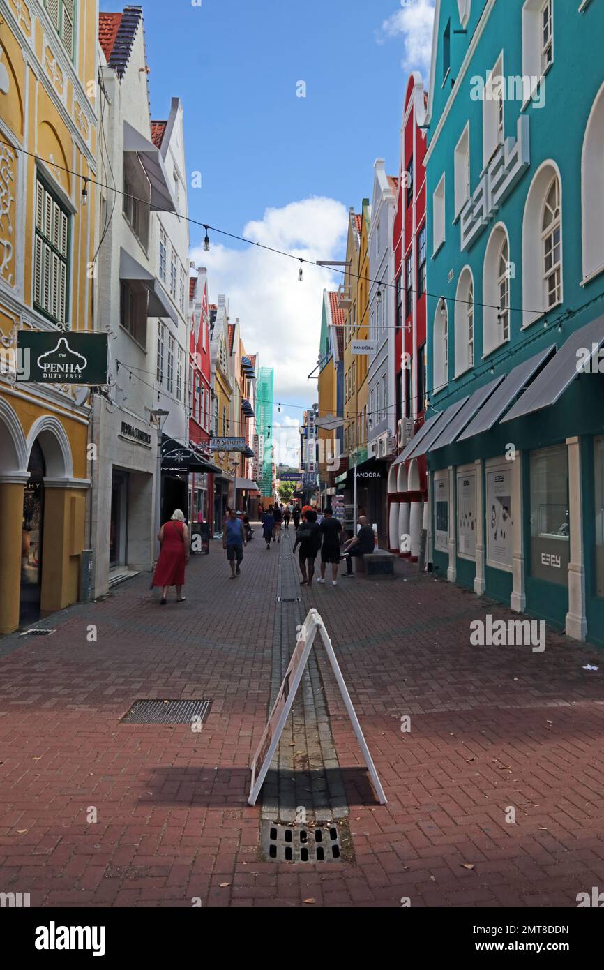Vista lungo Heerenstraat, Willemstadt, Curacao Foto Stock