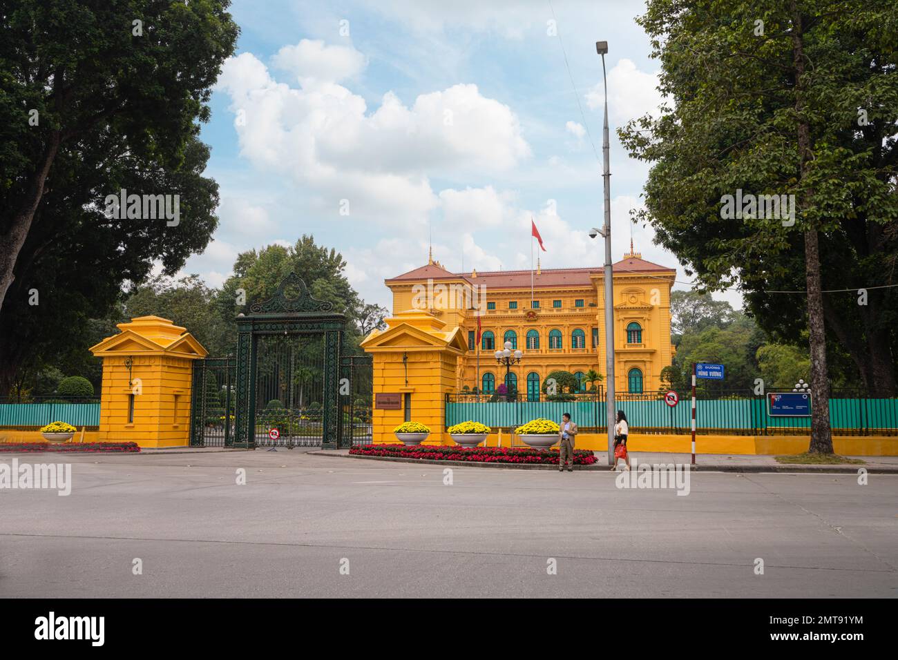 Hanoi, Vietnam, gennaio 2023. 20th ° secolo coloniale francese palazzo che ospita gli uffici e le residenze del presidente e vice presidente del Vietnam Foto Stock