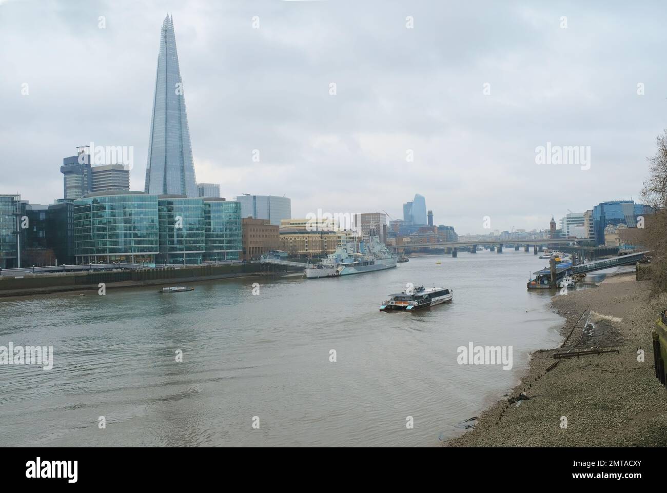Skyline di Londra in una giornata di inverni nuvolosi Foto Stock