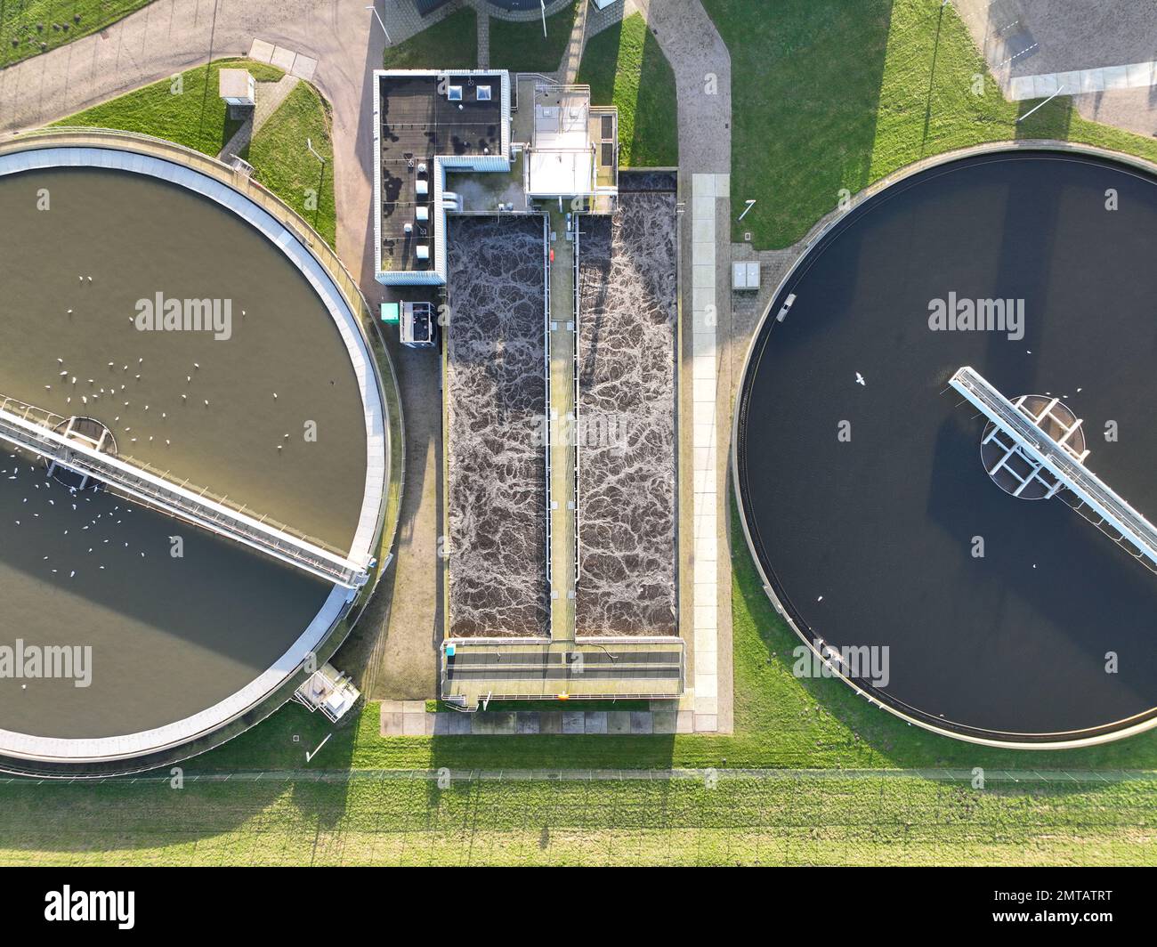 Impianto di filtrazione dell'acqua processo di purificazione dell'acqua mediante varie tecniche, sistemi e apparecchiature per rimuovere le impurità e migliorare l'acqua Foto Stock