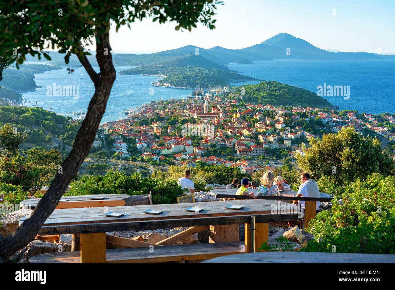 Tematski Providenca Vidikovac ristorante bar con splendida vista sull'isola di Lussino Foto Stock