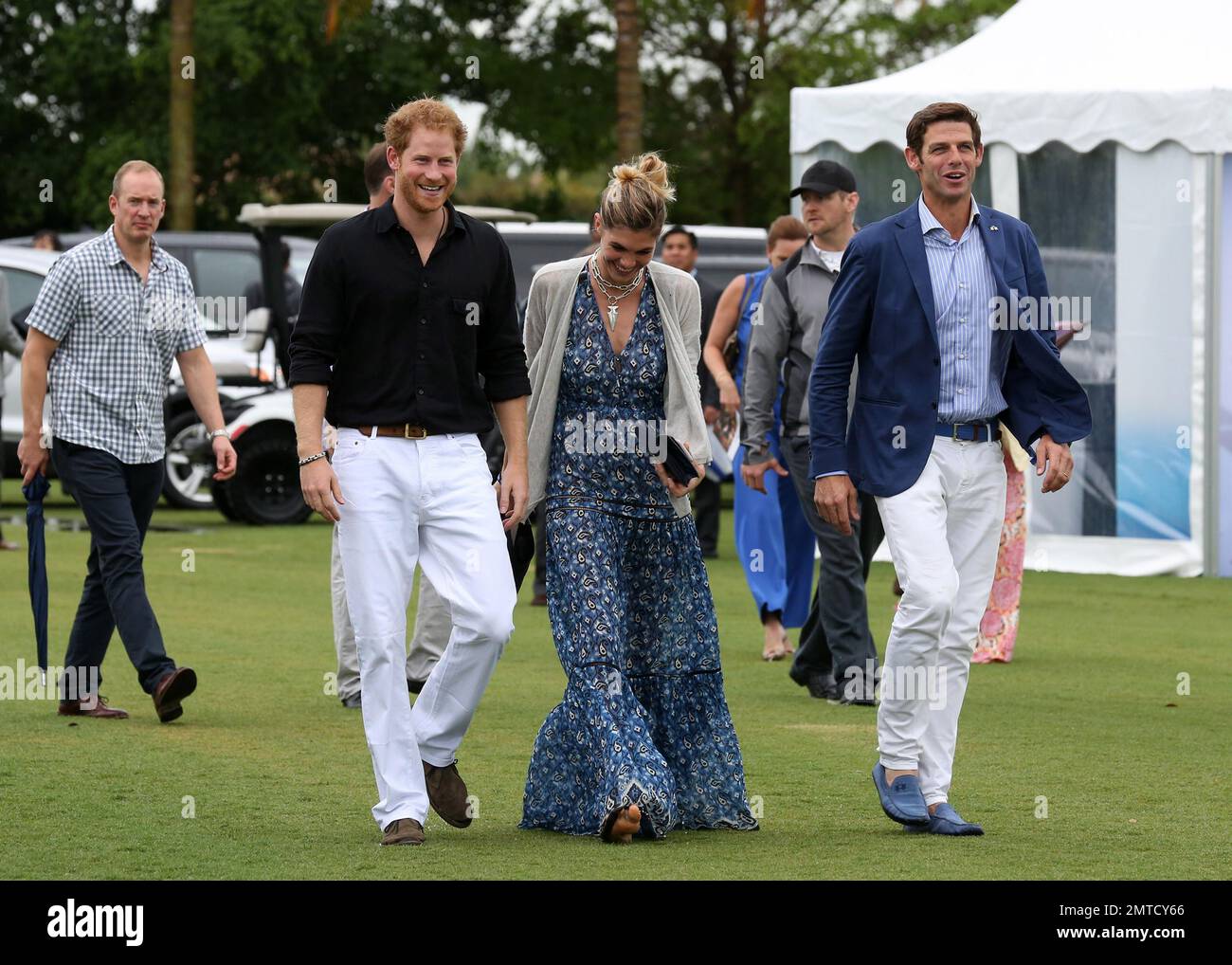 Il principe Harry, Malcolm Borwick e Delfina Blaquier partecipano alla Sentebale Polo Cup presentata dal Royal Salute World Polo e tenuta alla Valiente Polo Farm di Wellington, Florida. Il principe Harry è stato visto competere nel fiammifero di polo di carità in pioggia pesante. Ciascuno dei tre round-robin match è stato ridotto a 2 chuckers di 5 minuti. 4th maggio, 2016. Foto Stock