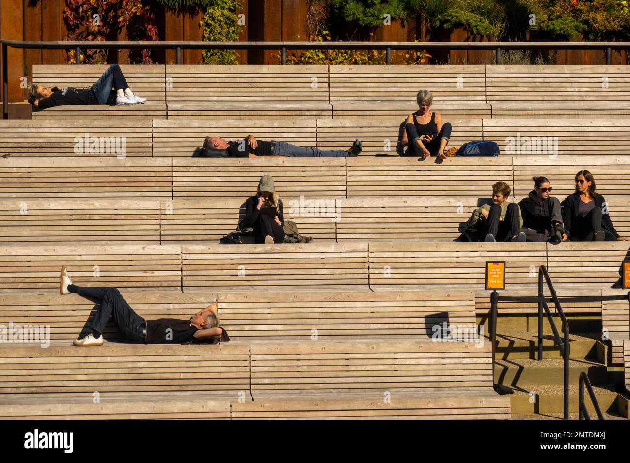 Parco di Little Island al molo 55 nel fiume Hudson a Manhattan, New York City Foto Stock