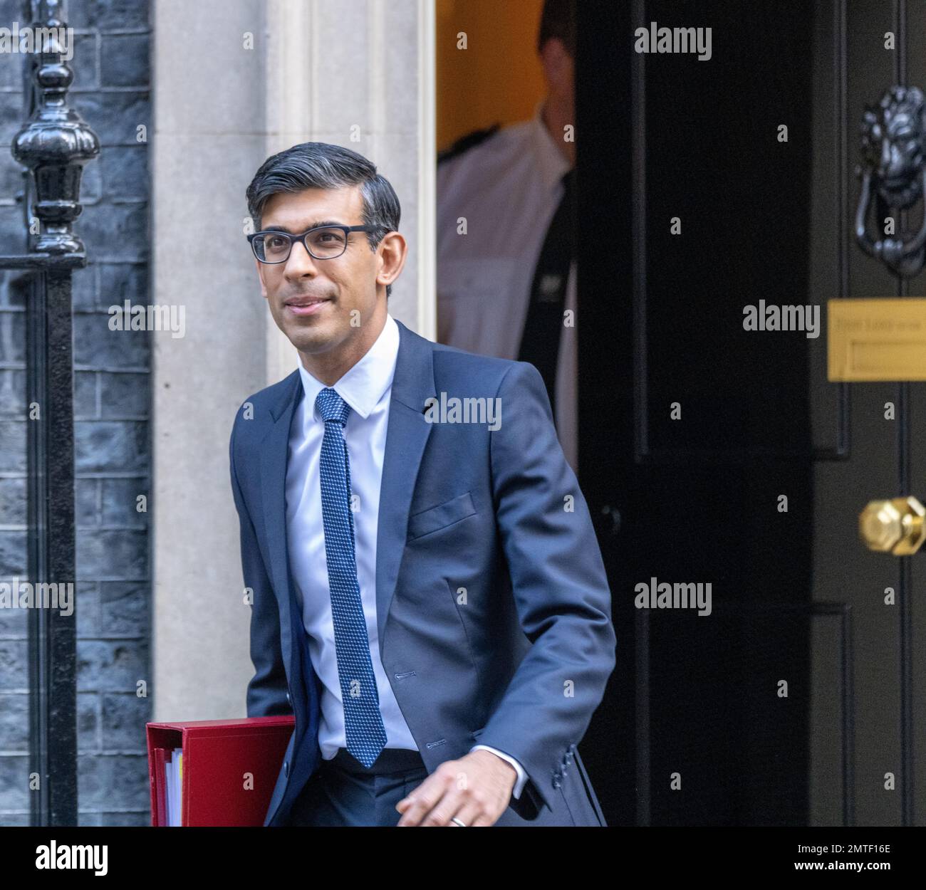 Londra, Regno Unito. 1st Feb, 2023. Rishi Sunak, primo Ministro, lascia 10 Downing Street per il credito di PMQ: Ian Davidson/Alamy Live News Foto Stock