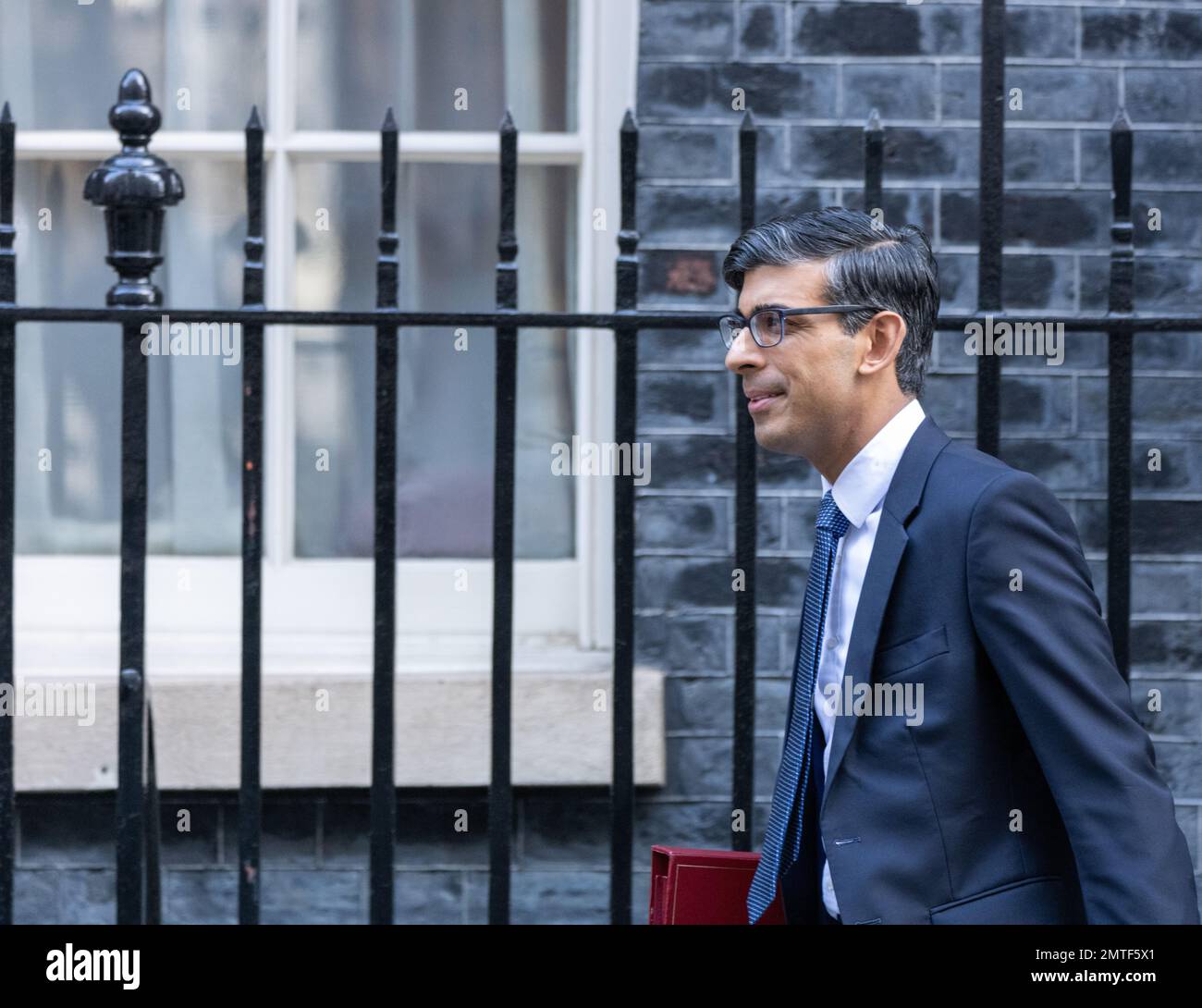 Londra, Regno Unito. 1st Feb, 2023. Rishi Sunak, primo Ministro, lascia 10 Downing Street per il credito di PMQ: Ian Davidson/Alamy Live News Foto Stock