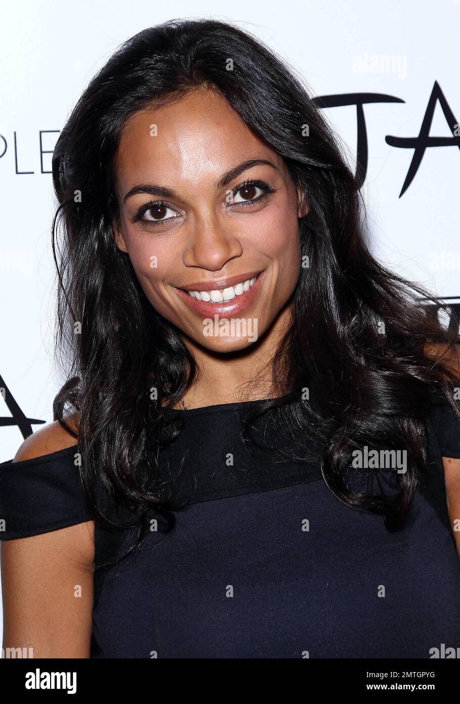 Rosario Dawson ospita la festa di lancio di Love Universe con l'aiuto di Pals Linda Vojtova e Genevieve Jones al Tao Nightclub all'interno del Venetian, Las Vegas, NV. 06/03/2011. Foto Stock