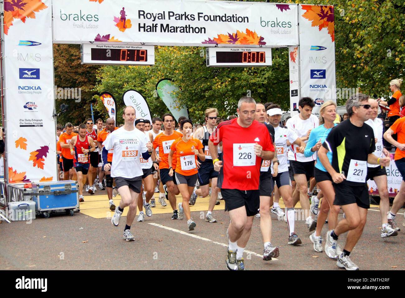 Viste generali alla Royal Parks Foundation Half Marathon a Hyde Park a Londra, Regno Unito. 10/10/10. Foto Stock