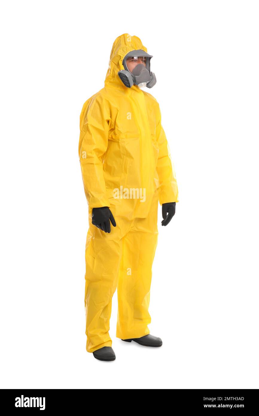Uomo che indossa tuta protettiva chimica su sfondo bianco. Ricerca sui virus Foto Stock