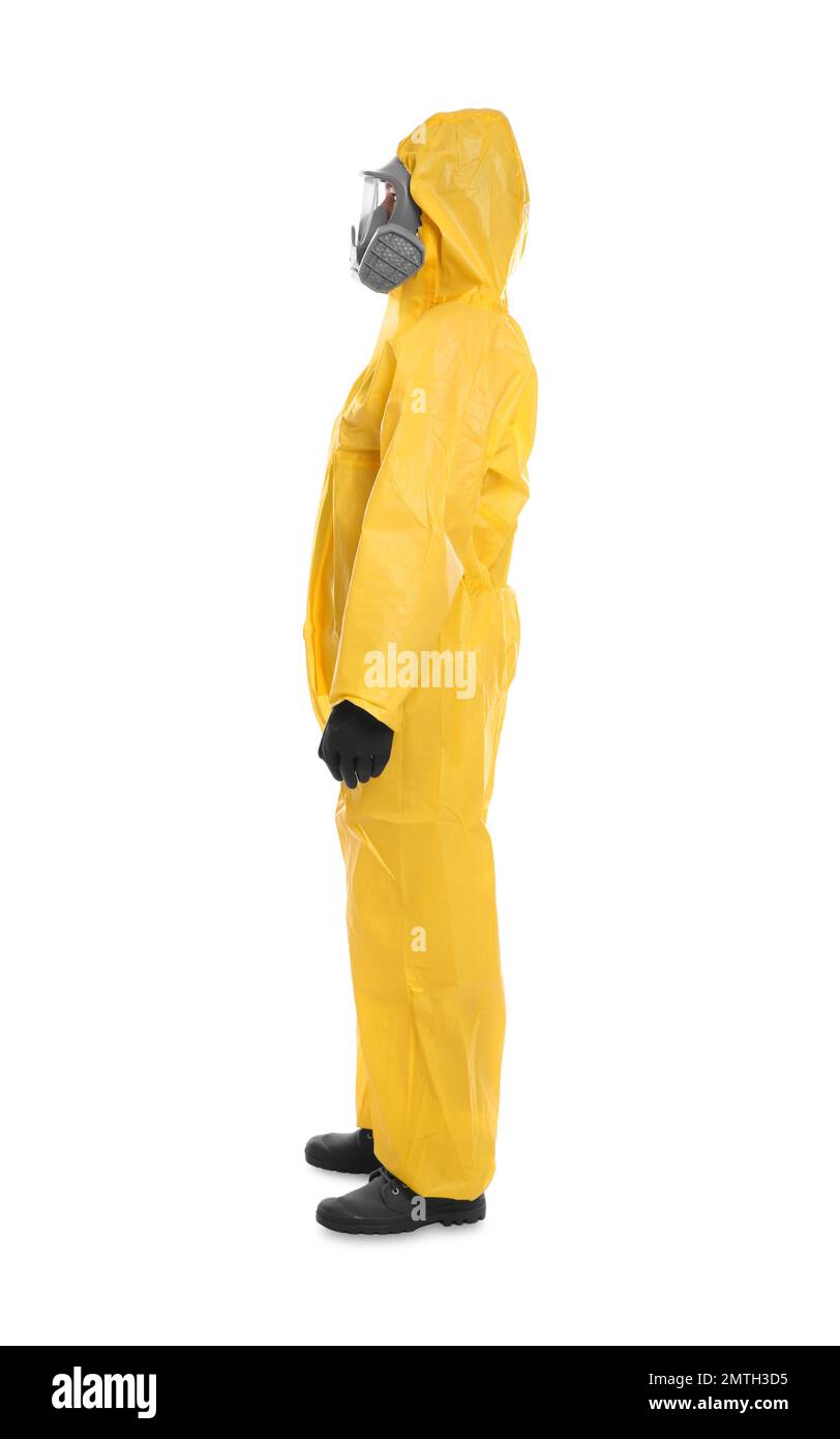 Uomo che indossa tuta protettiva chimica su sfondo bianco. Ricerca sui virus Foto Stock