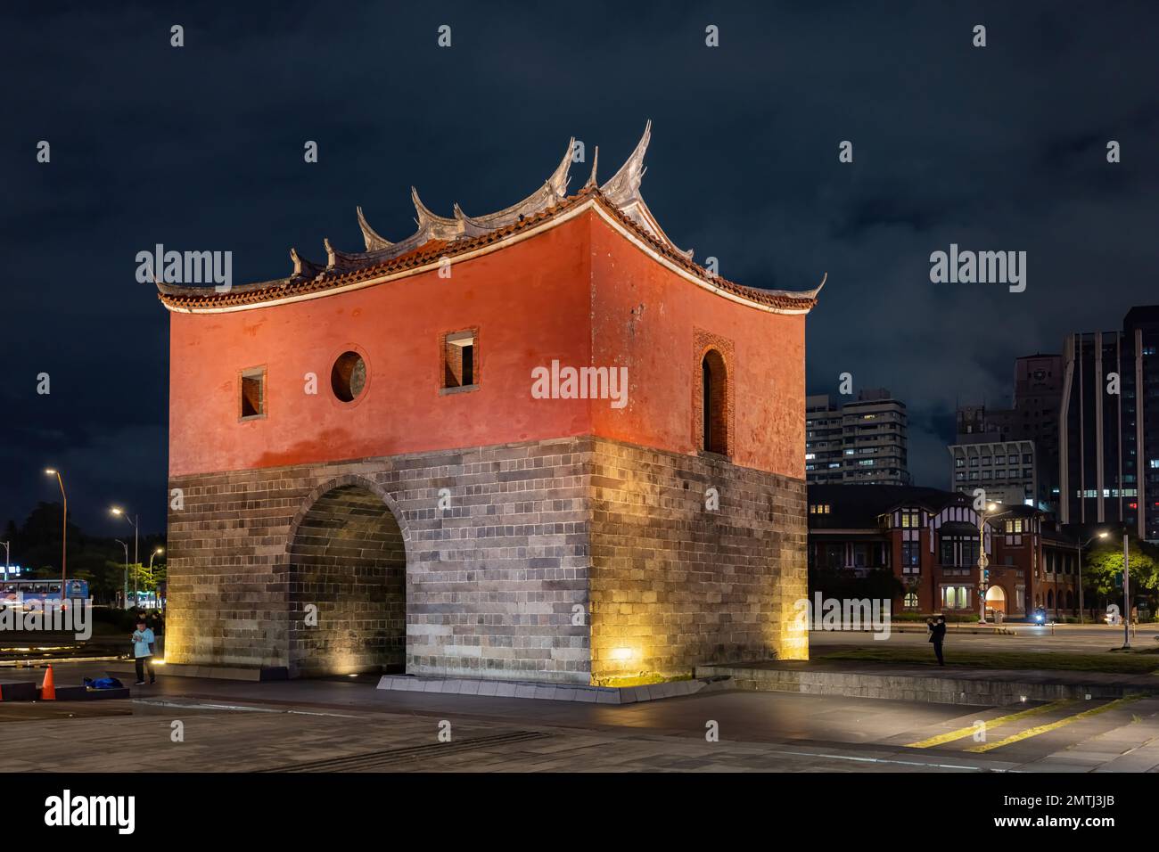 Taipei, GENNAIO 3 2023 - Vista esterna notturna della porta Nord di Taipei Foto Stock
