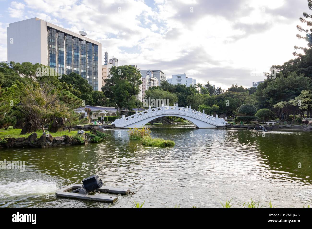 Vista mattutina del Lago Guanghua nella Sala commemorativa di Chiang Kai-shek a Taipei, Taiwan Foto Stock