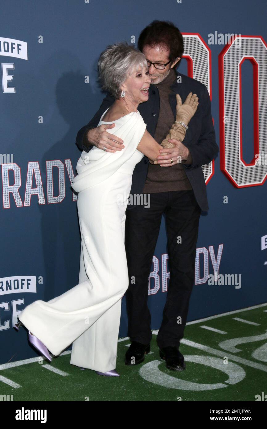 31 gennaio 2023, Westwood, CA, USA: LOS ANGELES - 31 GENNAIO: Rita Moreno, George Chakiris al 80 per Brady Los Angeles Premiere al Village Theater il 31 gennaio 2023 a Westwood, CA (Credit Image: © Kay Blake/ZUMA Press Wire) SOLO PER USO EDITORIALE! Non per USO commerciale! Foto Stock