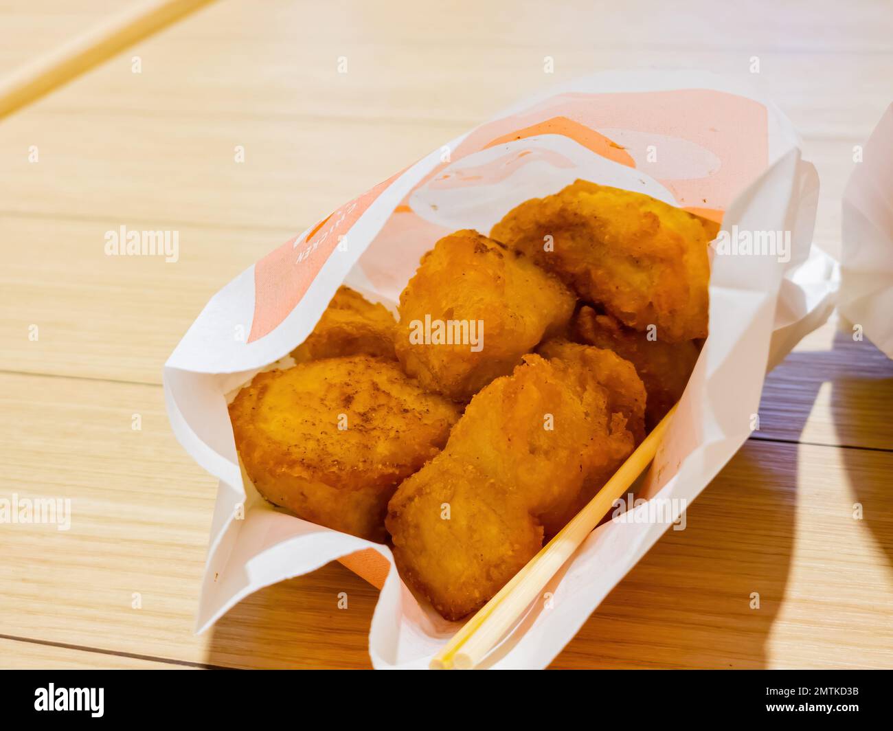 Primo piano di pollo fritto a Taipei, Taiwan Foto Stock